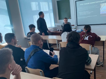 «Білім – мемлекеттік саясаттың басты құндылығы: жаңа Конституцияда айқындалған басымдықтар» тақырыбында сынып сағаты