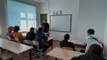 Интернет-алаяқтық пен дропперлік фактілердің алдын алу мақсатында сынып сағаттарында түсіндірме жұмыстары