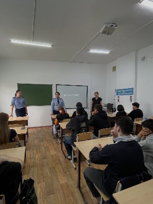 Детство за стеной